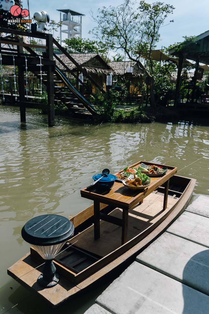 ครัวบ้านไทรน้อย คอนเซปท์เก๋เสิร์ฟอาหารทางเรือ เมนูบ้านๆ รสชาติจัดจ้านถึงใจ