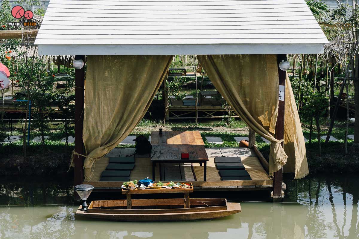 ครัวบ้านไทรน้อย คอนเซปท์เก๋เสิร์ฟอาหารทางเรือ เมนูบ้านๆ รสชาติจัดจ้านถึงใจ