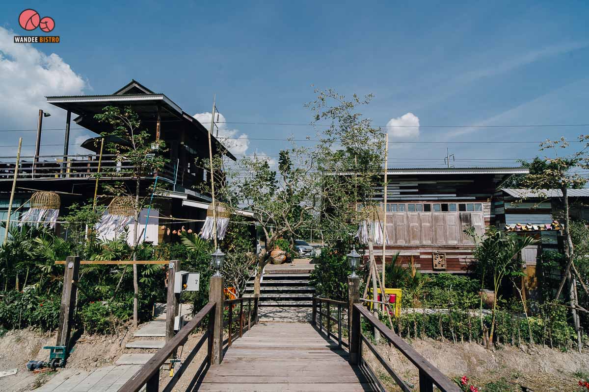 ครัวบ้านไทรน้อย คอนเซปท์เก๋เสิร์ฟอาหารทางเรือ เมนูบ้านๆ รสชาติจัดจ้านถึงใจ