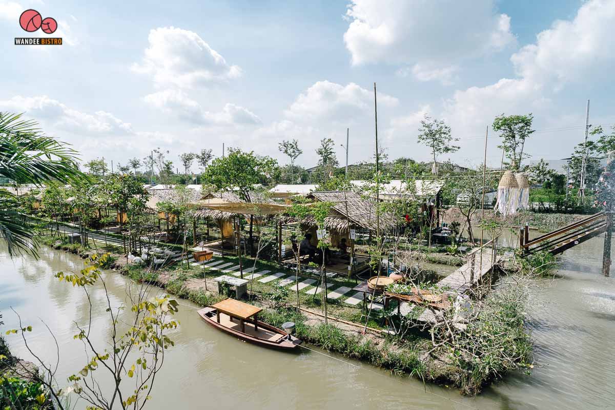 ครัวบ้านไทรน้อย คอนเซปท์เก๋เสิร์ฟอาหารทางเรือ เมนูบ้านๆ รสชาติจัดจ้านถึงใจ