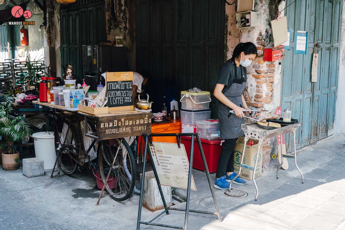 ปังมังกร ร้านกาแฟโบราณและขนมปังโฮมเมดปิ้ง บนจักรยาน
