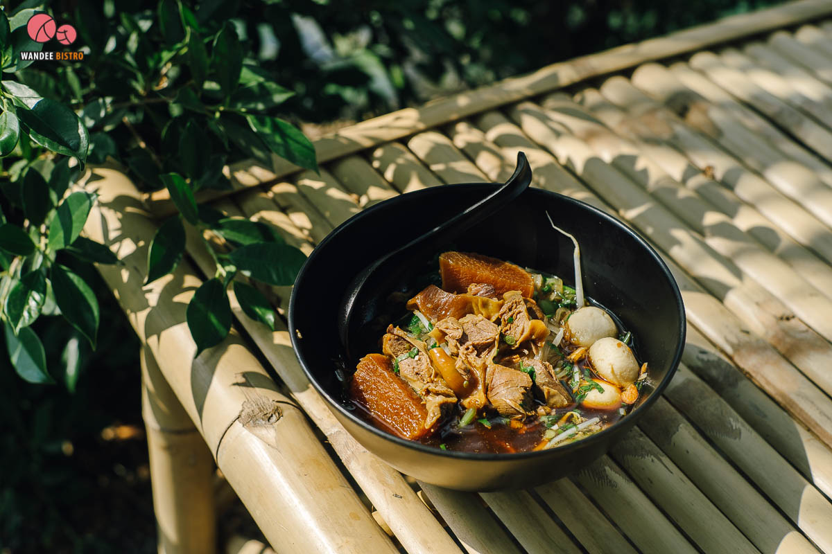 ชิลล์สวน นนทบุรี กินเตี๋ยวริมน้ำ รสจัดจ้านสะท้านดงฝรั่ง ชิมฟรีฝรั่งหน้าสวน!! 