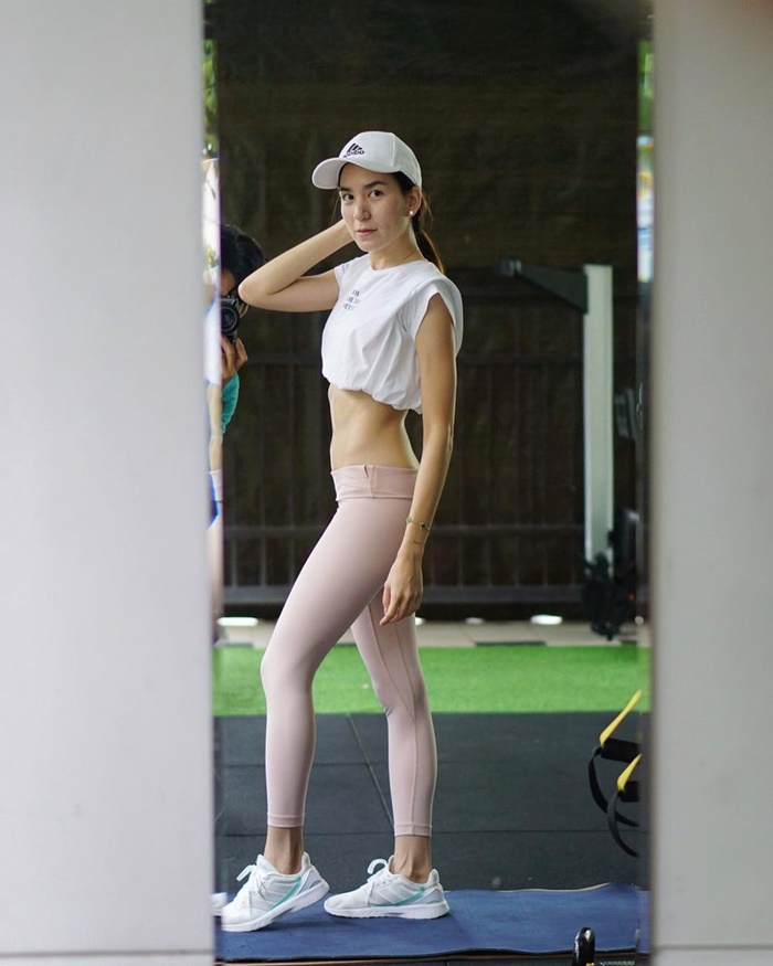 เคล็ดลับความสวย พลอย ชิดจันทร์ คุณแม่ลูกสี่ หน้าใสปิ๊งหุ่นเป๊ะเวอร์
