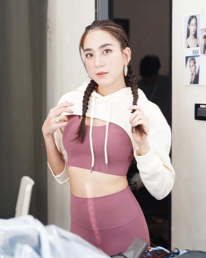 เคล็ดลับความสวย พลอย ชิดจันทร์ คุณแม่ลูกสี่ หน้าใสปิ๊งหุ่นเป๊ะเวอร์