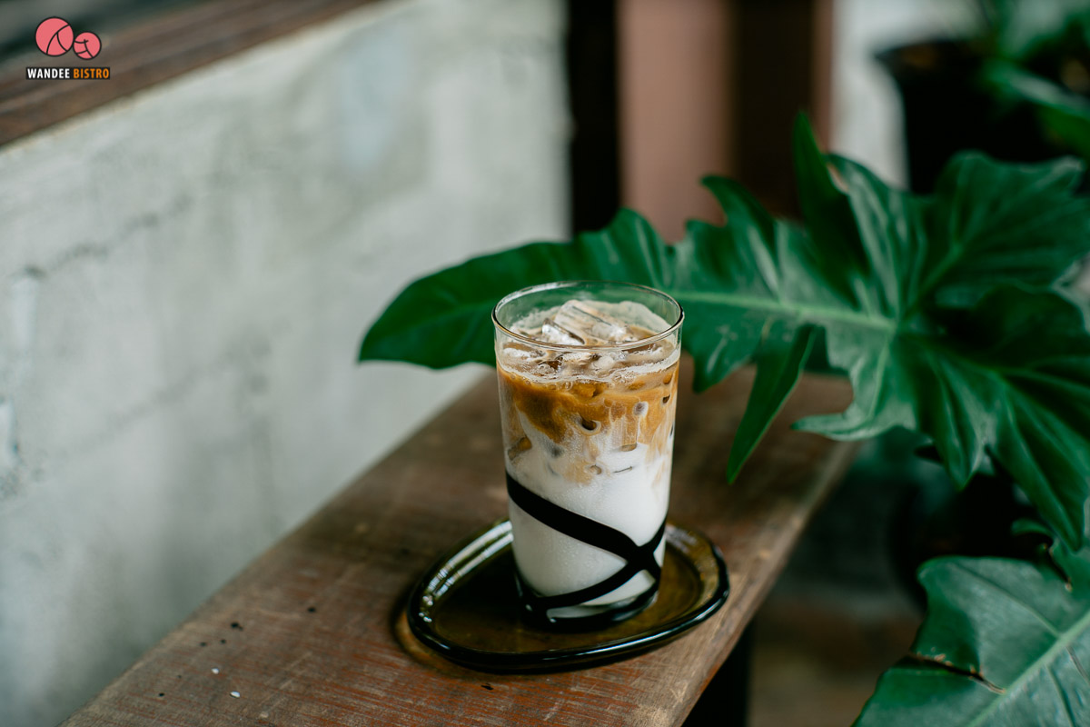 Easternglass Cafe จิบกาแฟ ช้อปปิ้งงานแก้ว คาเฟ่เท่ๆ ที่รีโนเวทจากโรงงานทำแก้วเก่าแก่