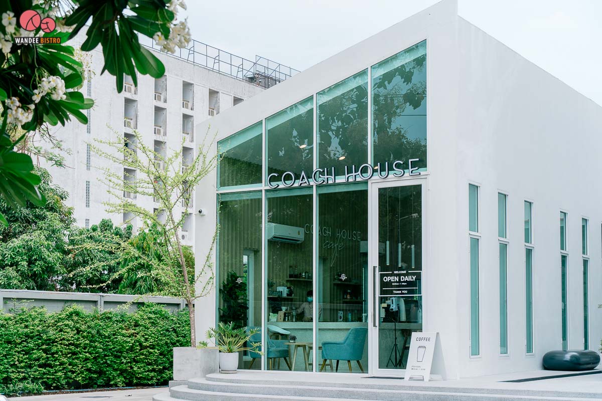 Coach House Cafe คาเฟ่สไตล์มินิมอล ย่านรามอินทรา มียิม มีเมนูออร์แกนิค มีมุมถ่ายรูปเยอะมาก