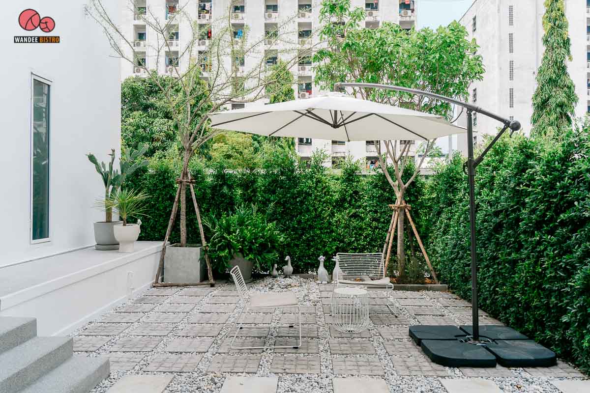 Coach House Cafe คาเฟ่สไตล์มินิมอล ย่านรามอินทรา มียิม มีเมนูออร์แกนิค มีมุมถ่ายรูปเยอะมาก