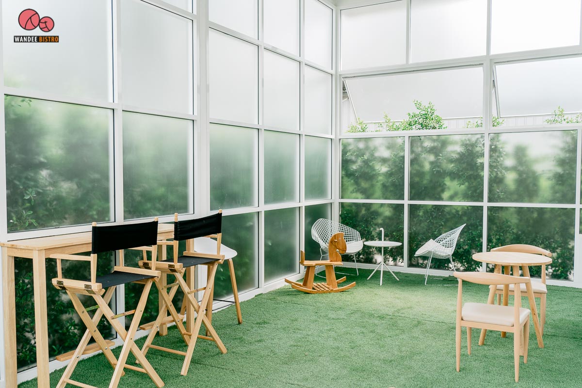 Coach House Cafe คาเฟ่สไตล์มินิมอล ย่านรามอินทรา มียิม มีเมนูออร์แกนิค มีมุมถ่ายรูปเยอะมาก