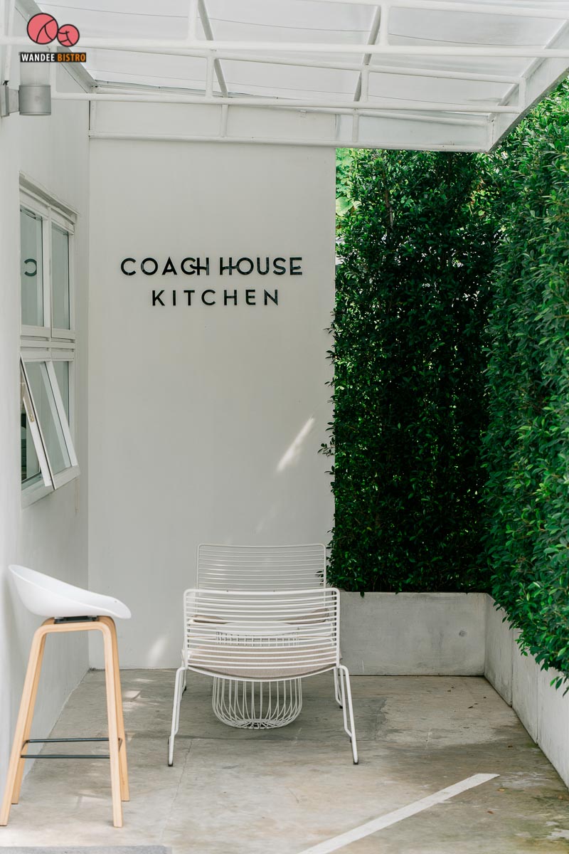Coach House Cafe คาเฟ่สไตล์มินิมอล ย่านรามอินทรา มียิม มีเมนูออร์แกนิค มีมุมถ่ายรูปเยอะมาก