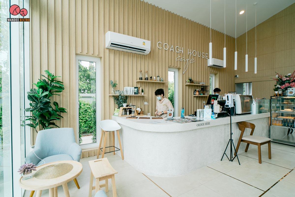 Coach House Cafe คาเฟ่สไตล์มินิมอล ย่านรามอินทรา มียิม มีเมนูออร์แกนิค มีมุมถ่ายรูปเยอะมาก