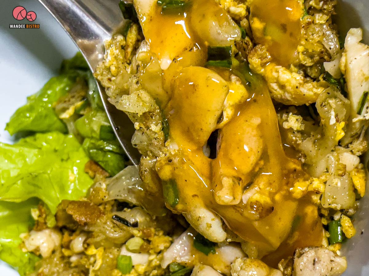 ก๋วยเตี๋ยวคั่วไก่โบราณบ้านหม้อ ใช้เตาถ่าน หอมยั่วๆ ชวนหิว